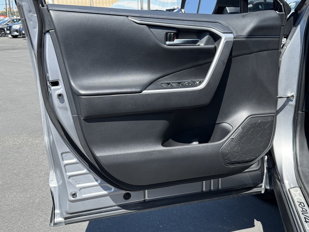 2020 Toyota RAV4 Hybrid XSE photo 15