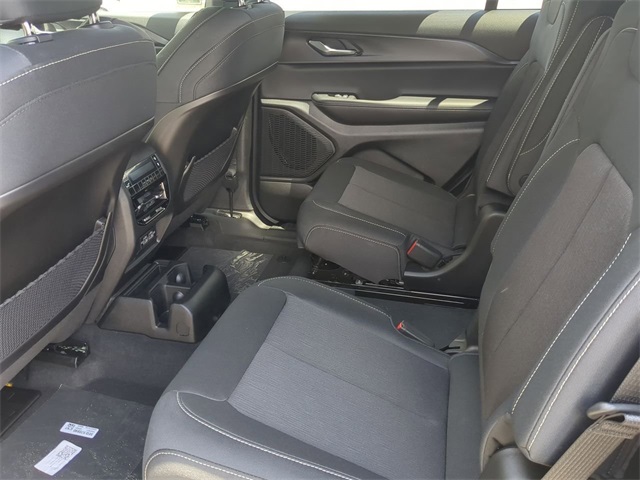 2025 Jeep Grand Cherokee Laredo photo 14