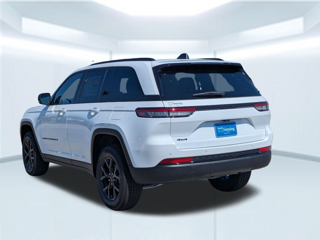 2025 Jeep Grand Cherokee Altitude photo 3