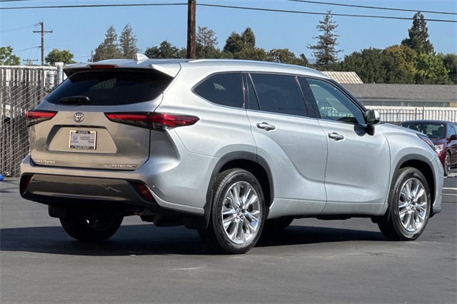 2022 Toyota Highlander Limited photo 3