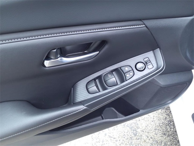 2025 Nissan Sentra SV photo 13
