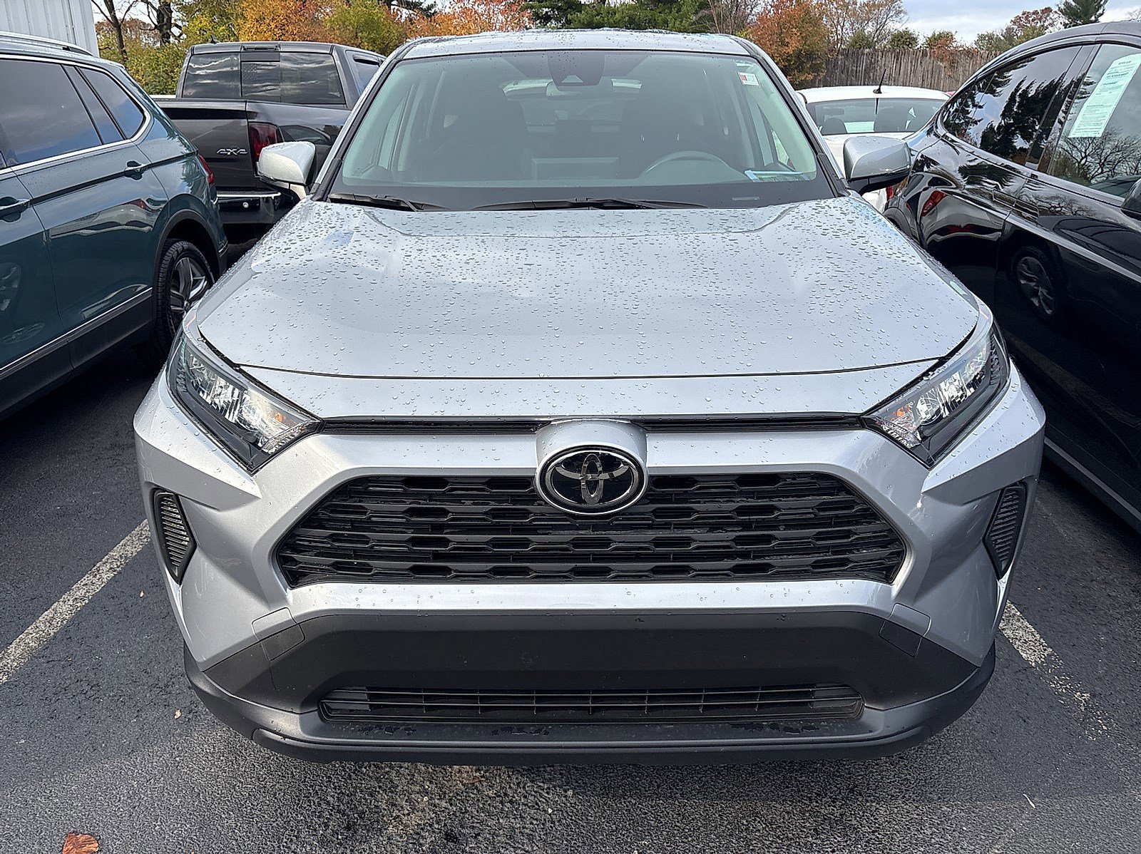 2022 Toyota RAV4 LE photo 2