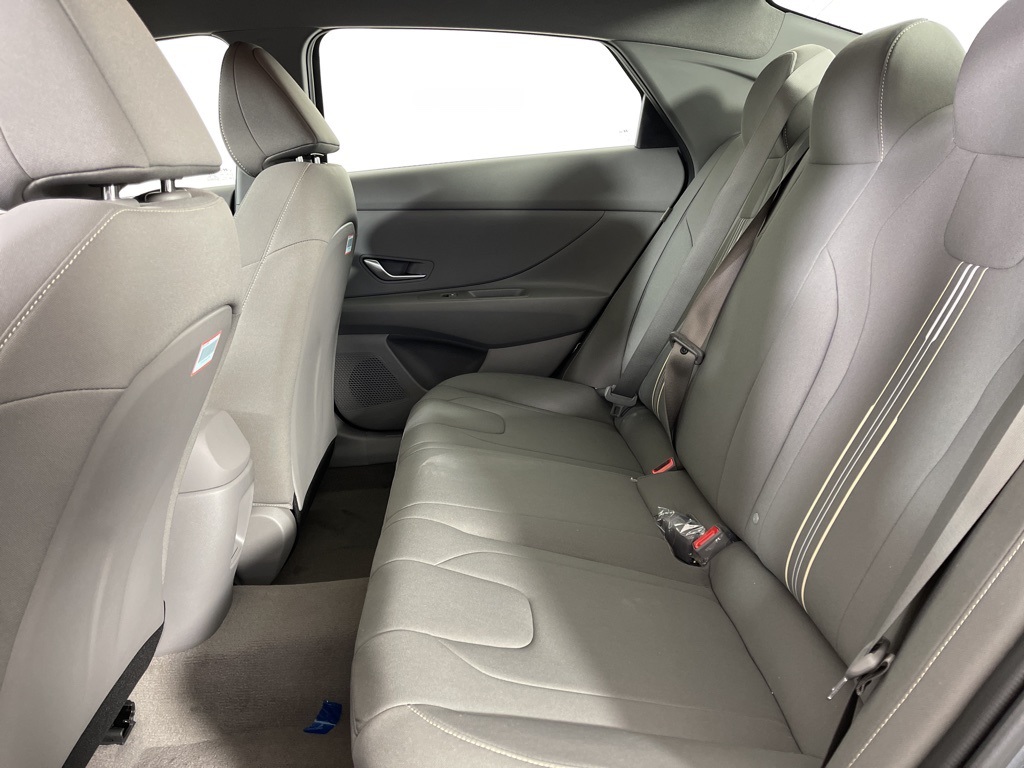 2024 Hyundai Elantra SEL photo 3