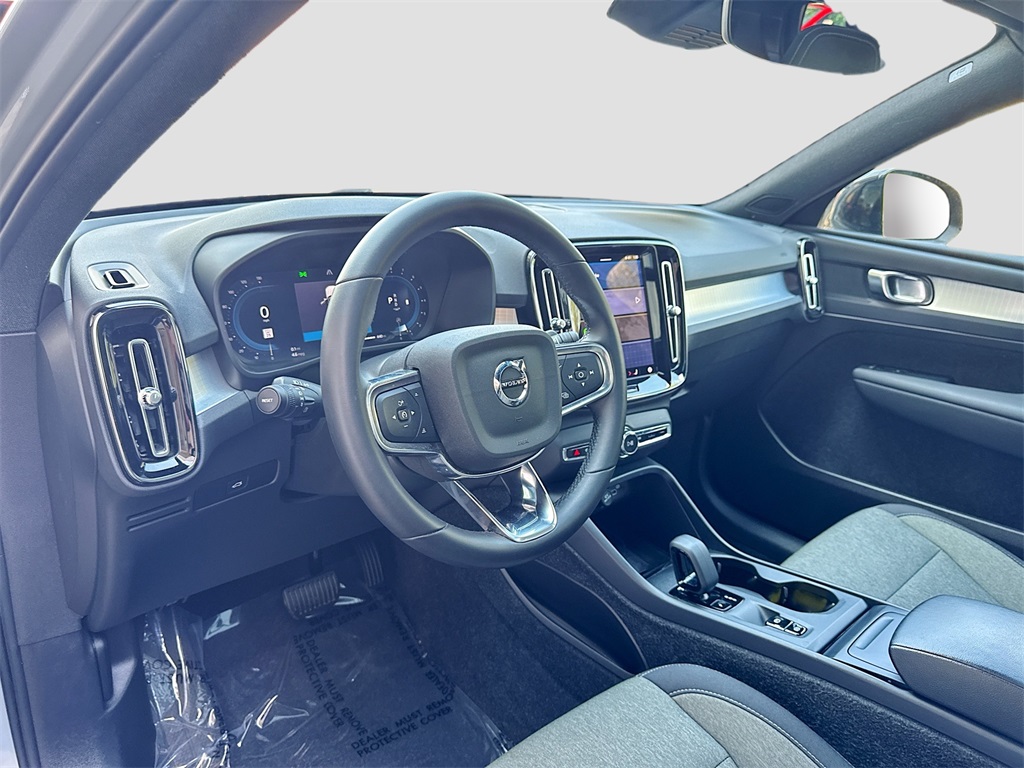2024 Volvo XC40 Core photo 9