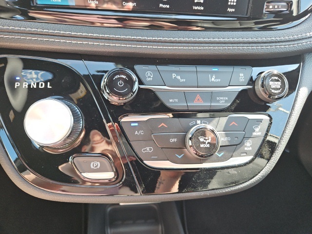 2026 Chrysler Pacifica photo 16
