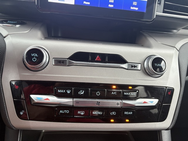 2023 Ford Explorer XLT photo 16