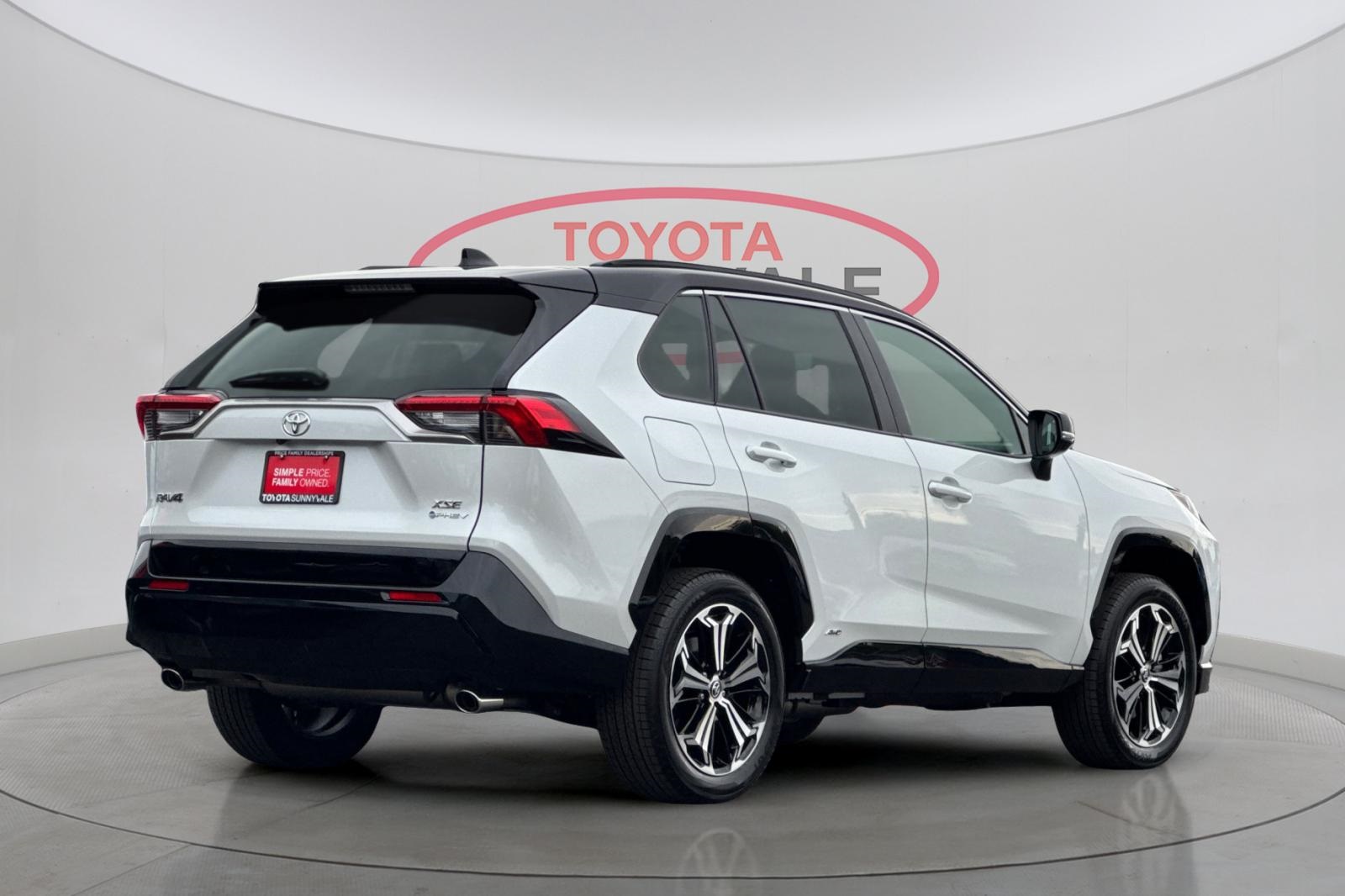 2025 Toyota RAV4 Hybrid XSE photo 2
