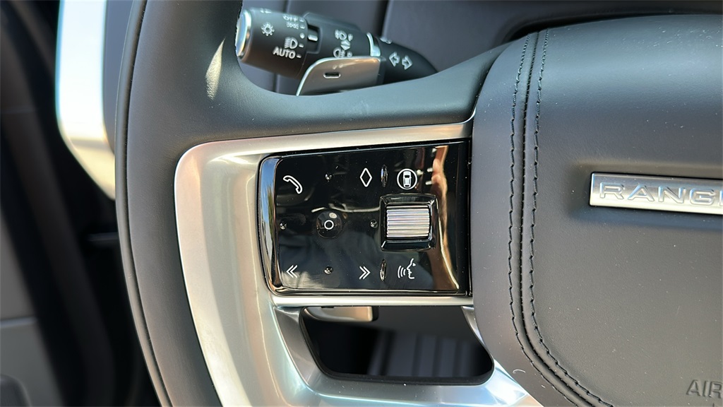 2025 Land Rover Range Rover SE photo 13