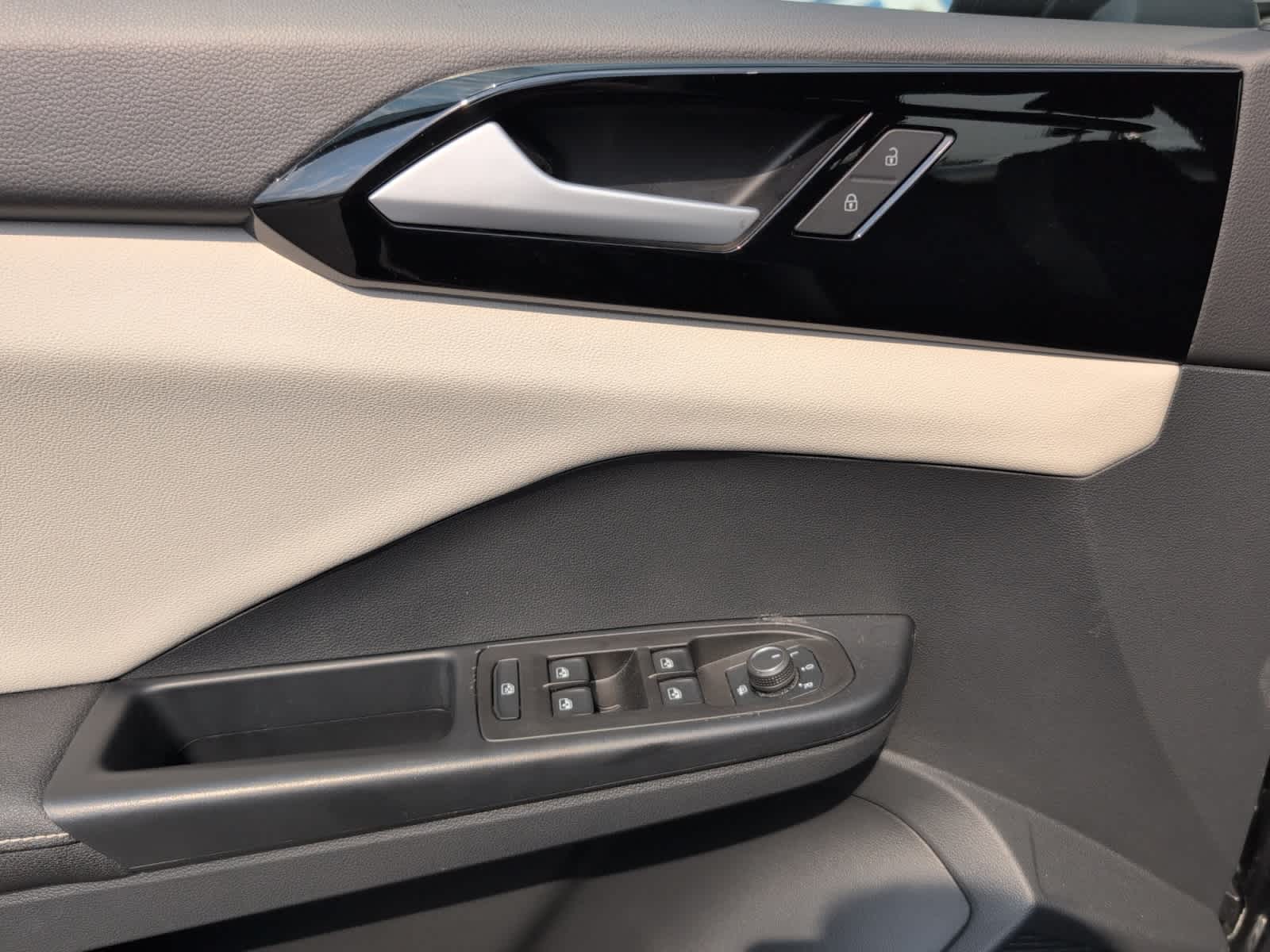 2025 Volkswagen Taos S photo 11