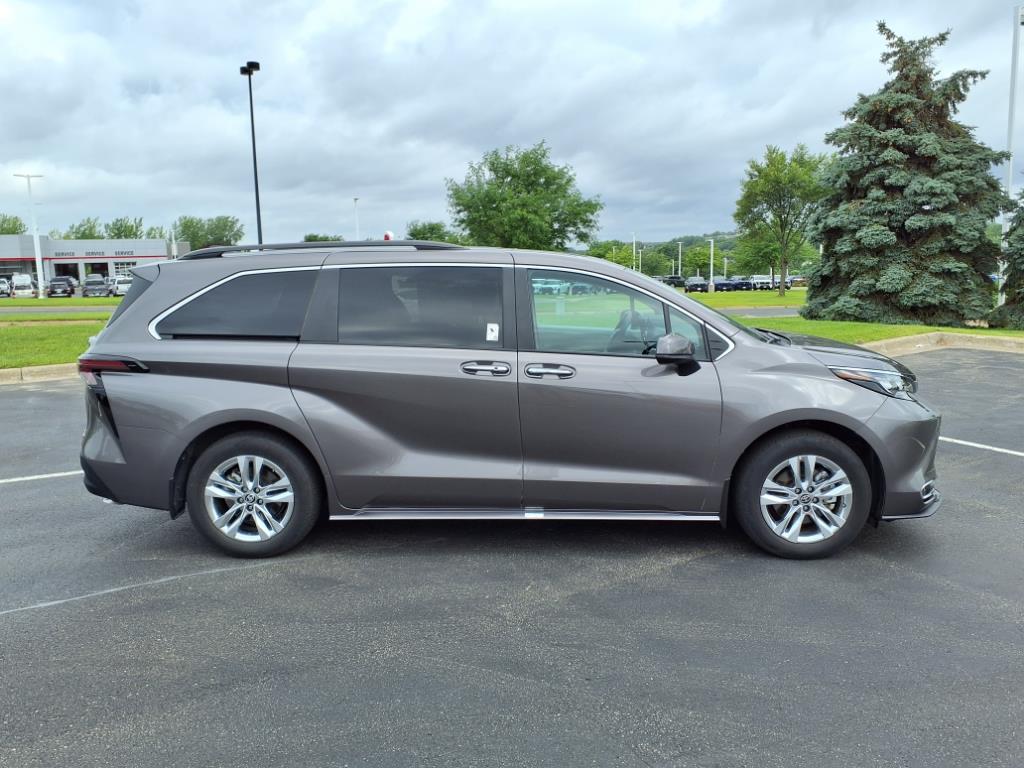 Used 2024 Toyota Sienna XLE with VIN 5TDJRKECXRS195477 for sale in Burnsville, Minnesota