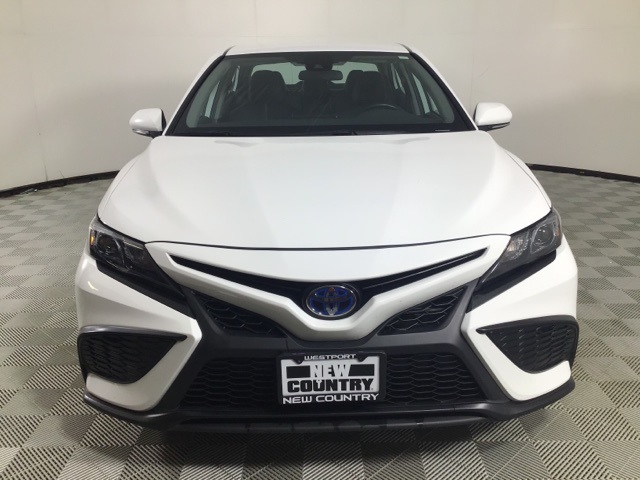 2024 Toyota Camry Hybrid SE photo 2