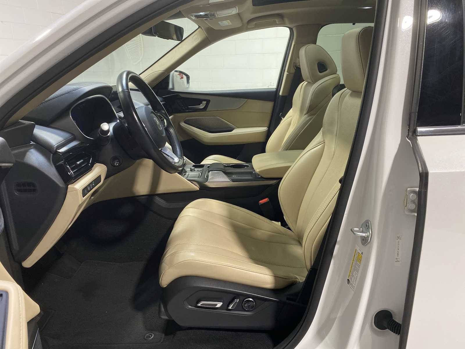 2023 Acura MDX Technology SH-AWD photo 2