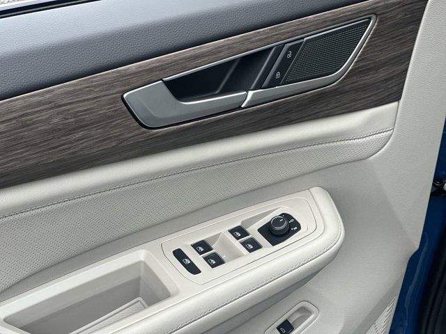 2026 Volkswagen Atlas SEL photo 4