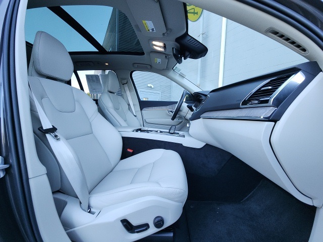 2024 Volvo XC90 Plus photo 28