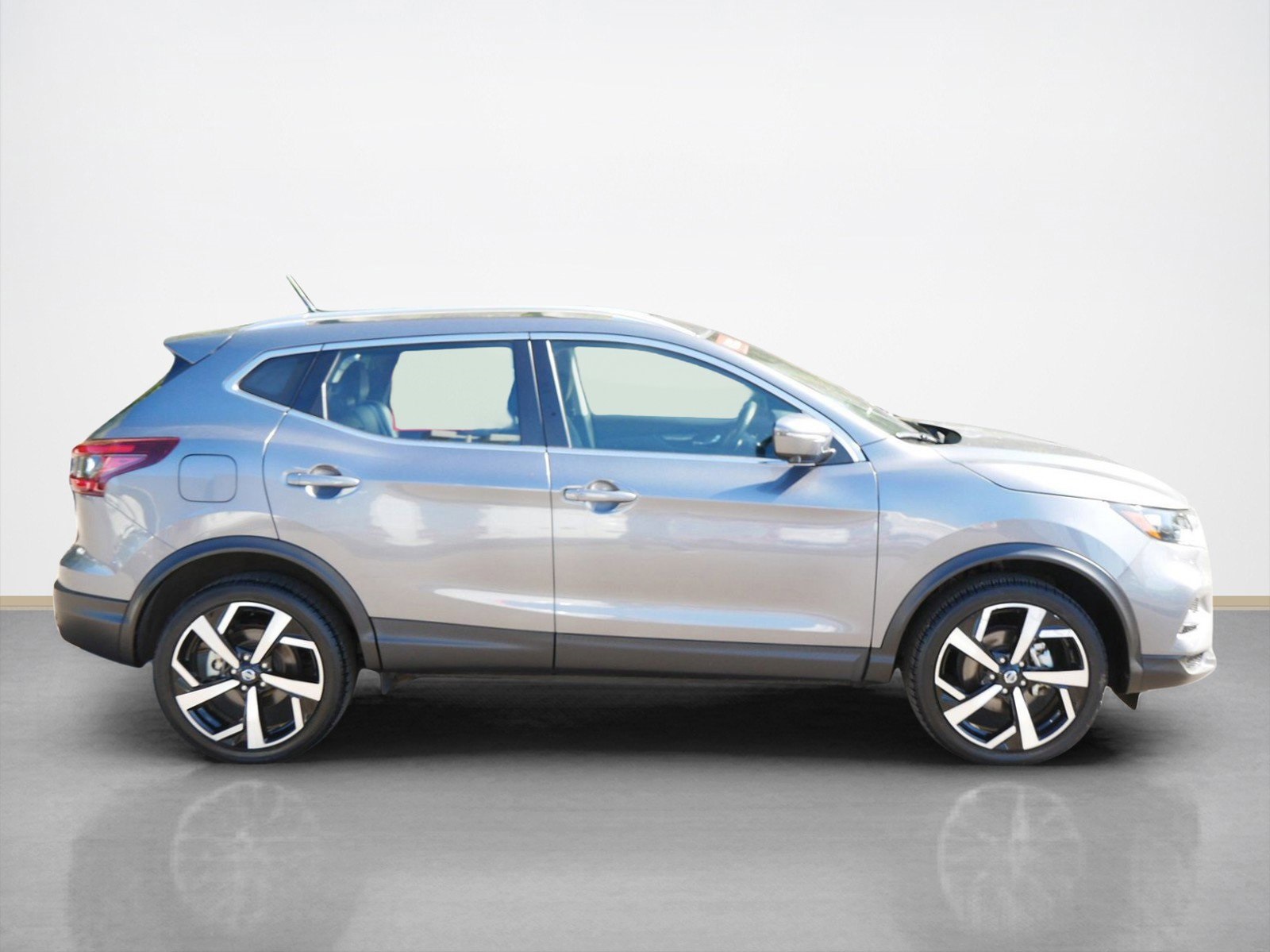 Certified 2022 Nissan Rogue Sport SL with VIN JN1BJ1CWXNW482821 for sale in Maplewood, Minnesota
