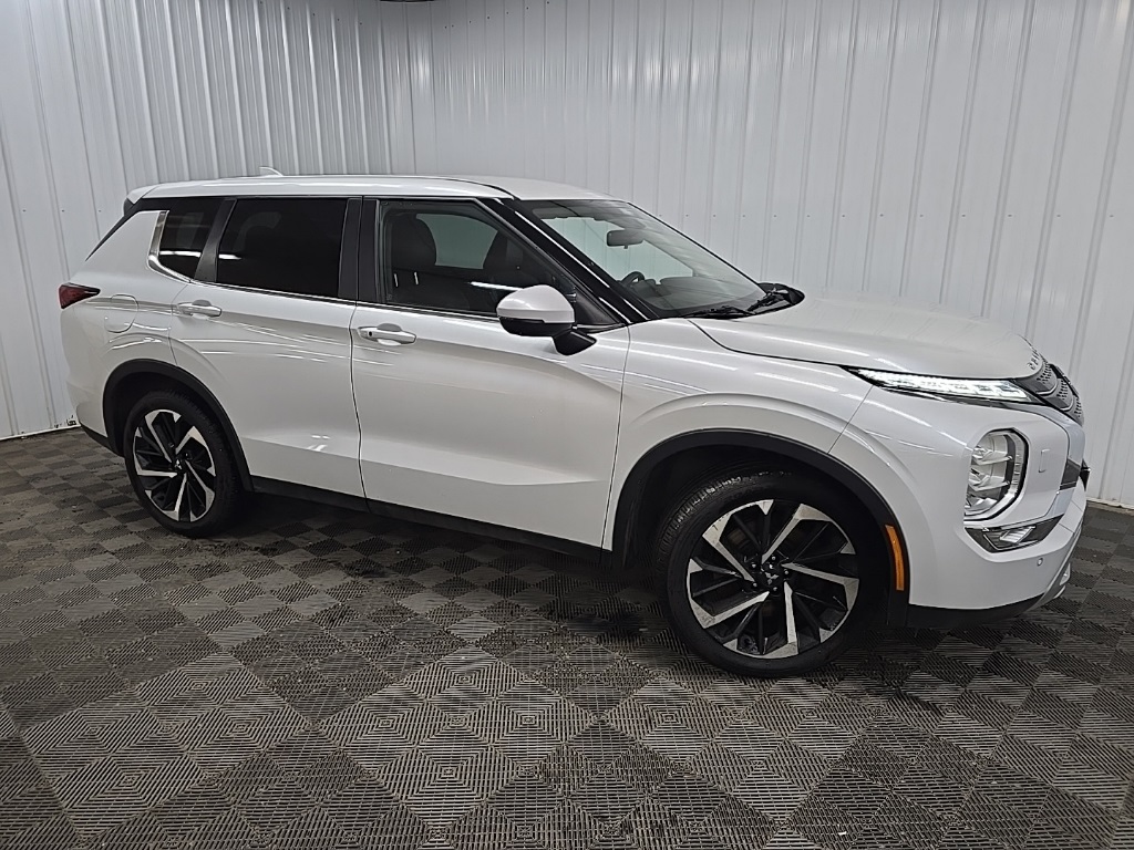 2022 Mitsubishi Outlander SE