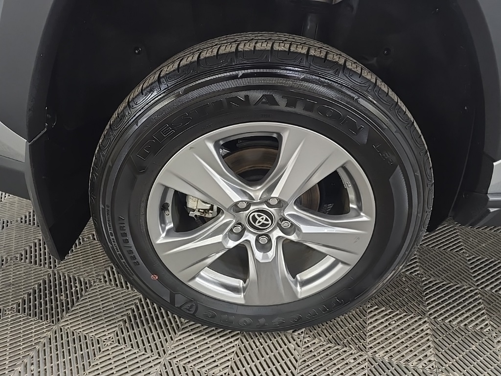 2024 Toyota RAV4 Hybrid XLE photo 13