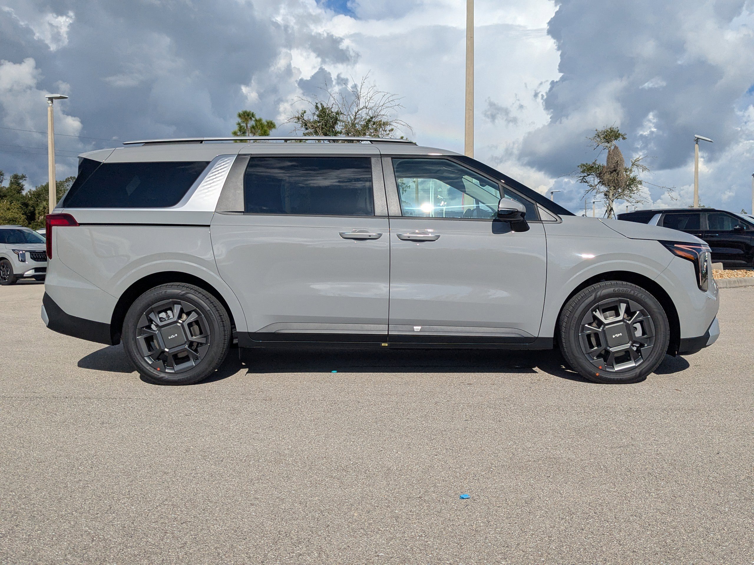 2026 Kia Carnival EX photo 2