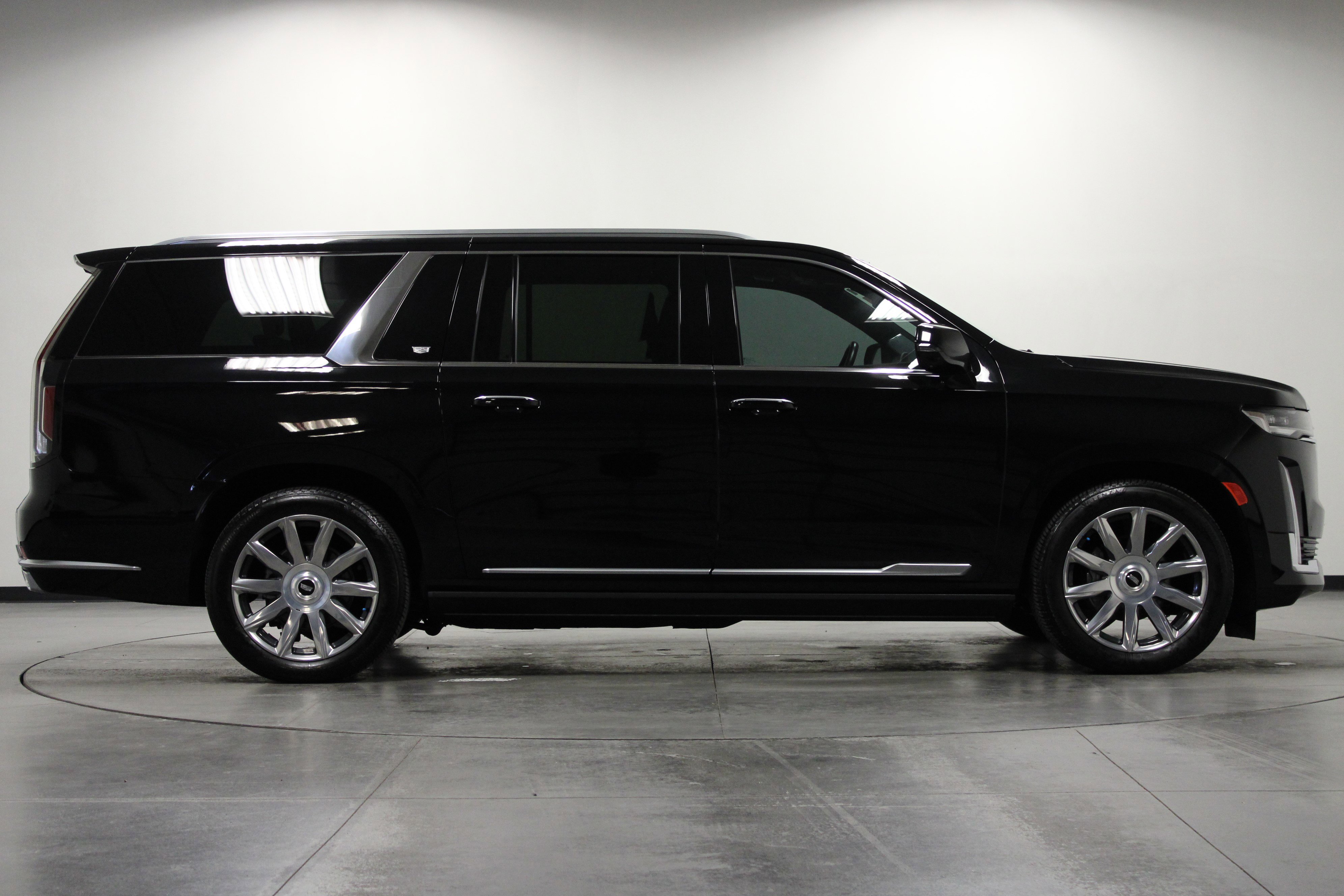 2024 Cadillac Escalade ESV Premium Luxury Platinum photo 2