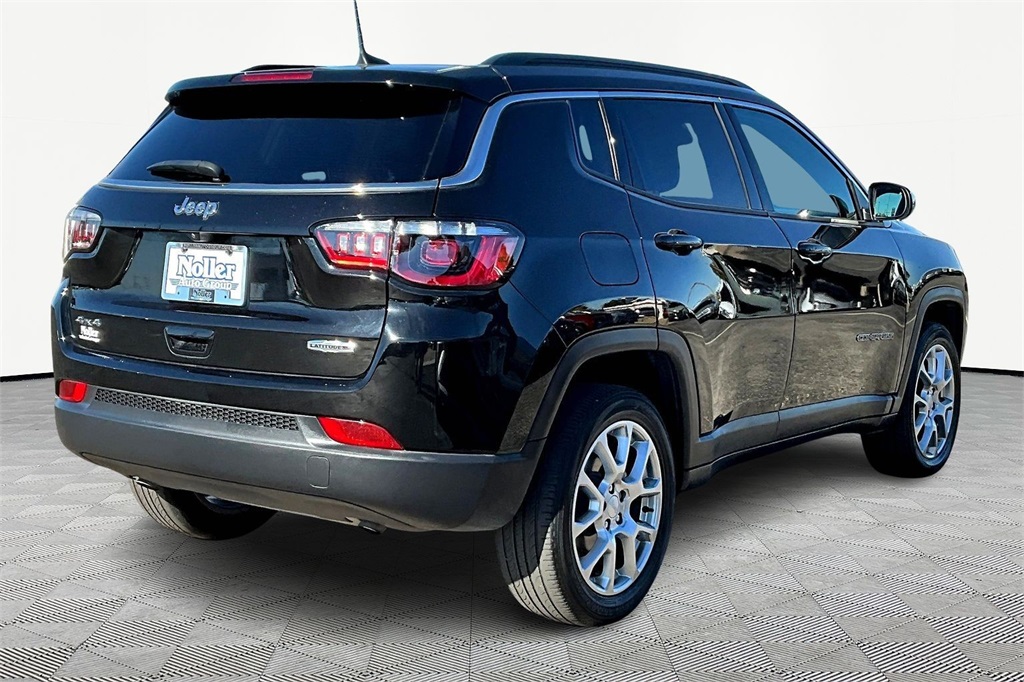 Used 2023 Jeep Compass Latitude Lux with VIN 3C4NJDFN0PT572406 for sale in Kansas City