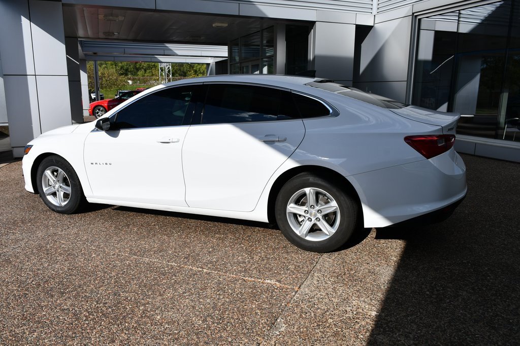 2023 Chevrolet Malibu LS photo 3