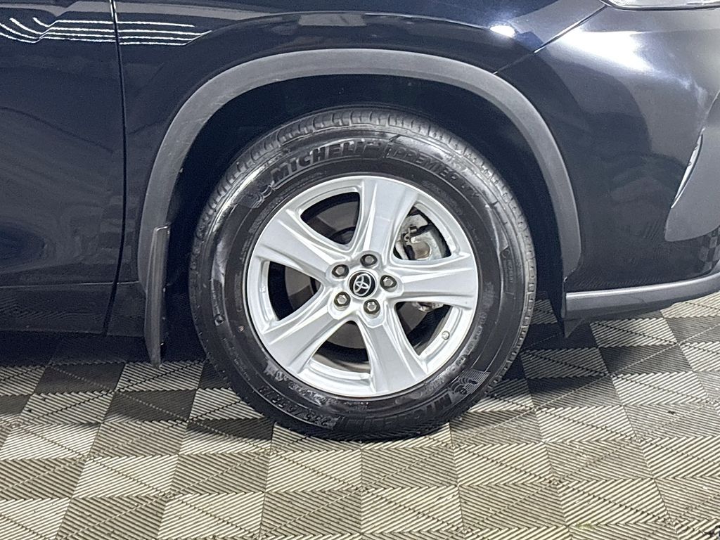 2023 Toyota Highlander L photo 21