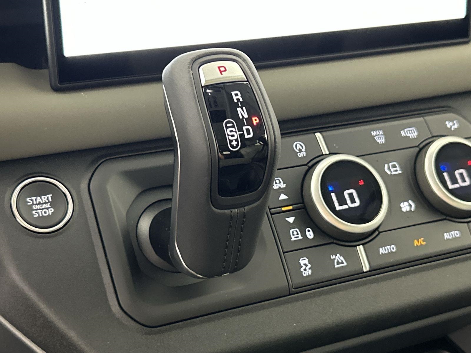 2025 Land Rover Defender 110 S photo 16