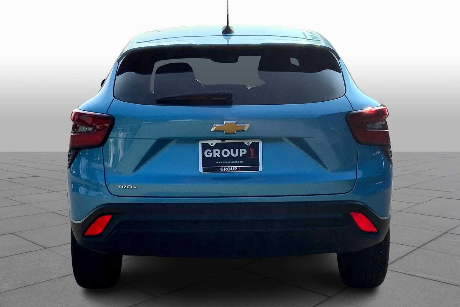 2025 Chevrolet Trax LS photo 4