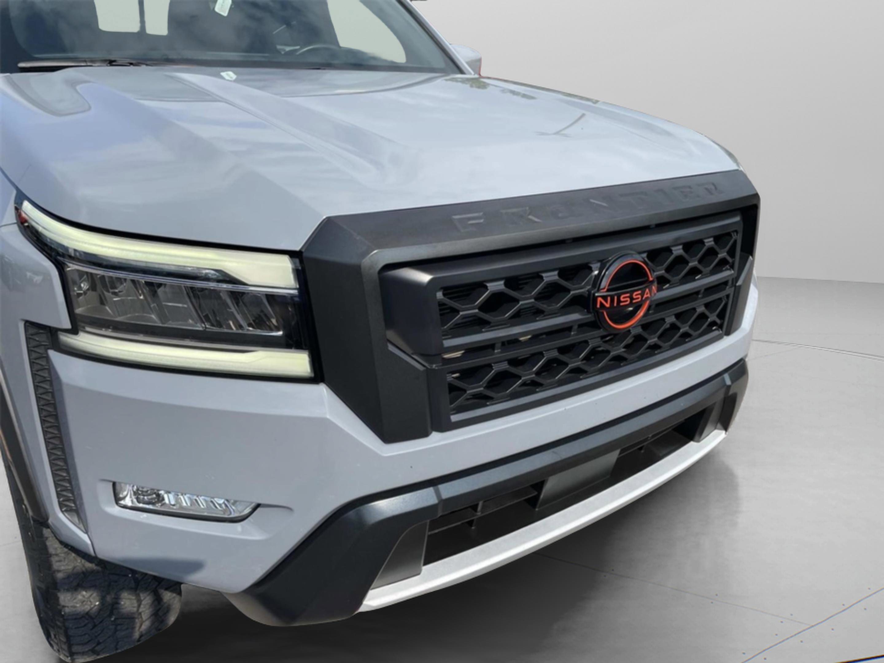 2022 Nissan Frontier PRO-4X photo 2