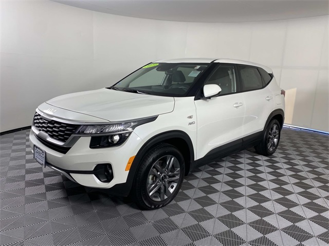 2023 Kia Seltos LX photo 3