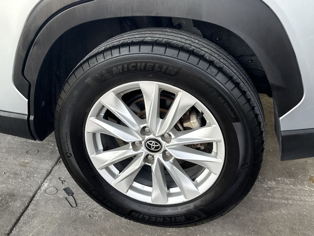 2023 Toyota Corolla Cross LE photo 7