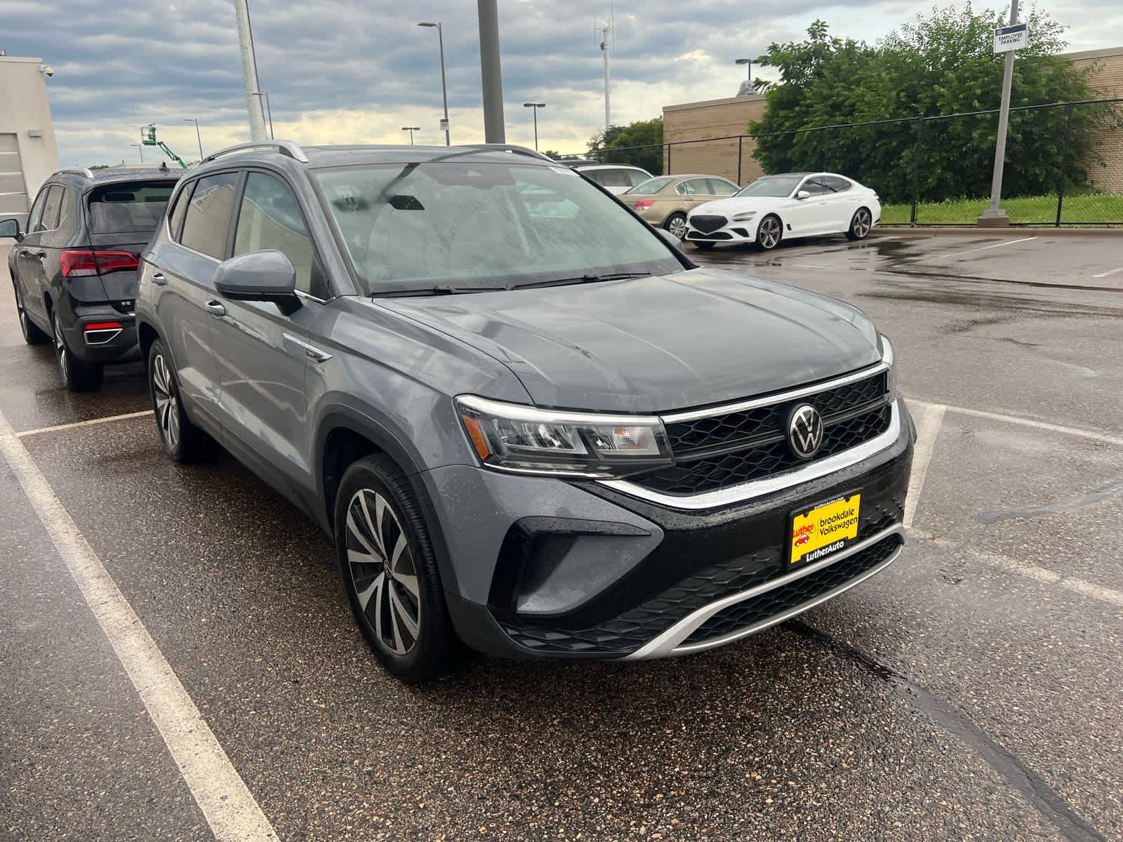 Used 2022 Volkswagen Taos SE with VIN 3VVPX7B27NM081490 for sale in Brooklyn Center, Minnesota