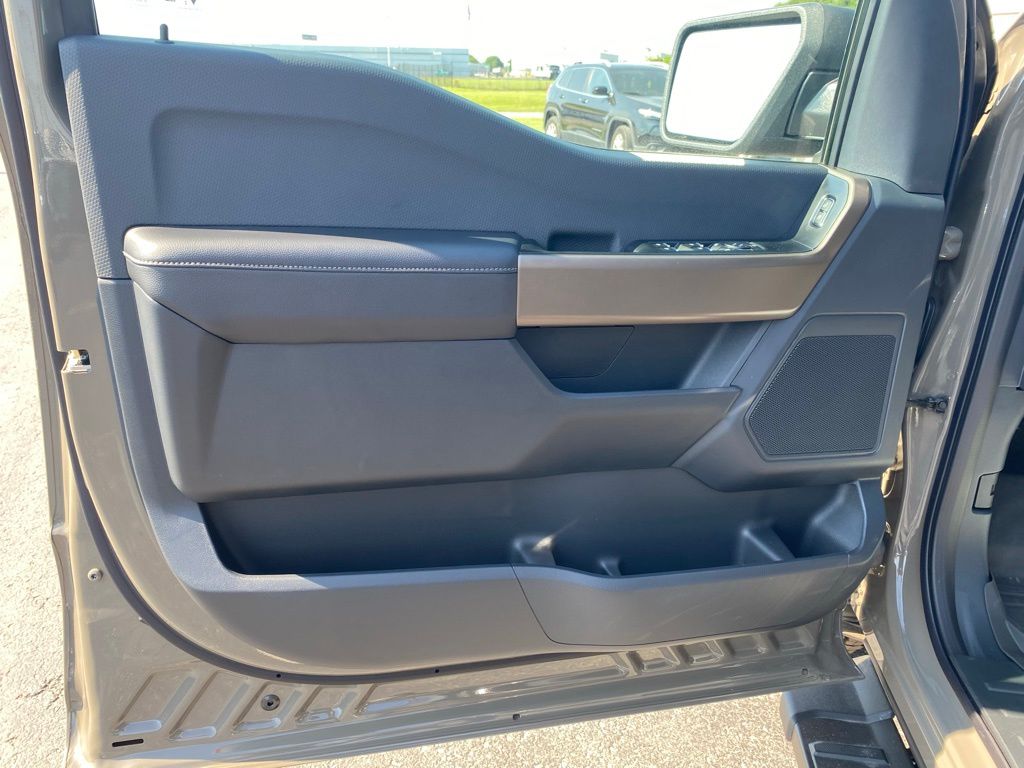 2025 Ford F-150 STX photo 17