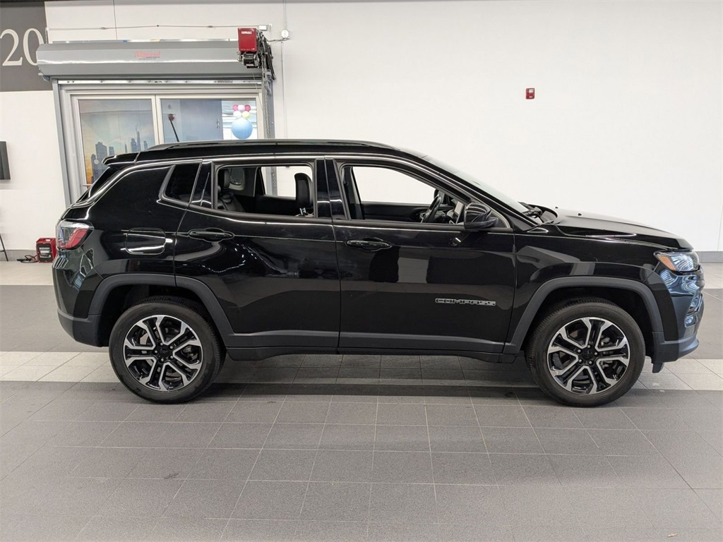 2022 Jeep Compass Limited photo 2