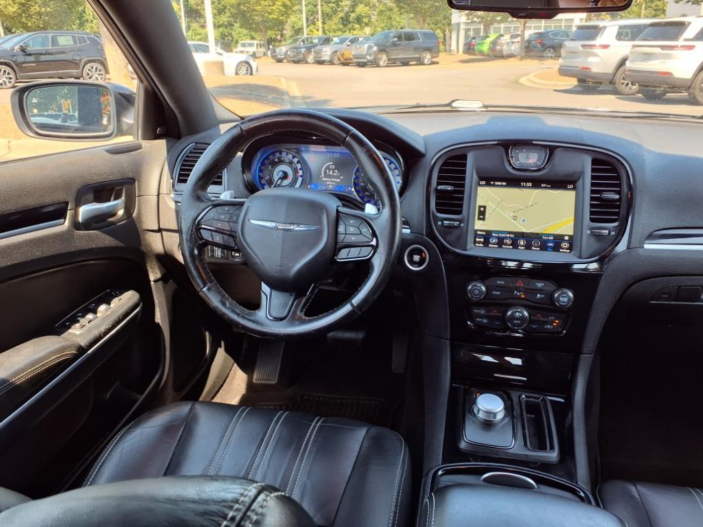 2020 Chrysler 300 photo 24
