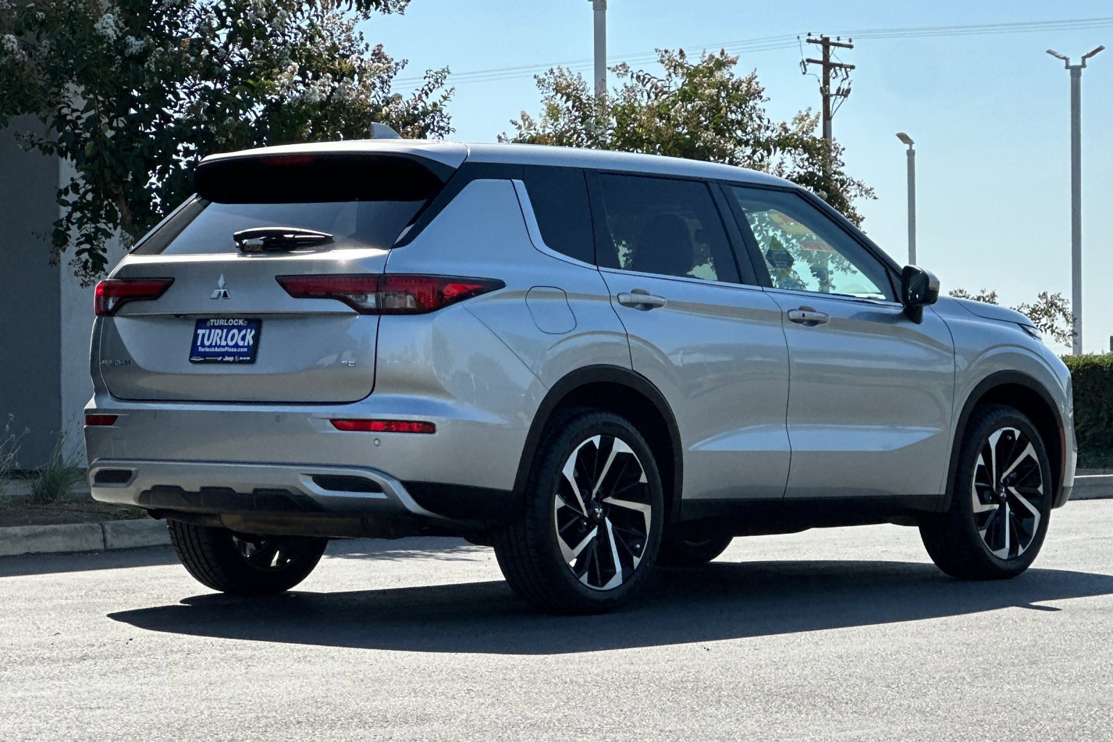 2024 Mitsubishi Outlander SE photo 4