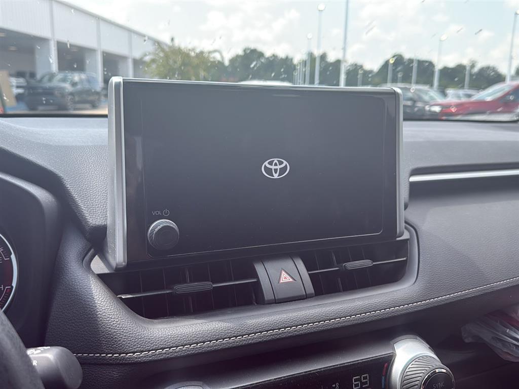 2024 Toyota RAV4 XLE photo 6