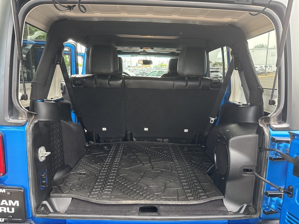 2014 Jeep Wrangler Unlimited Rubicon photo 18