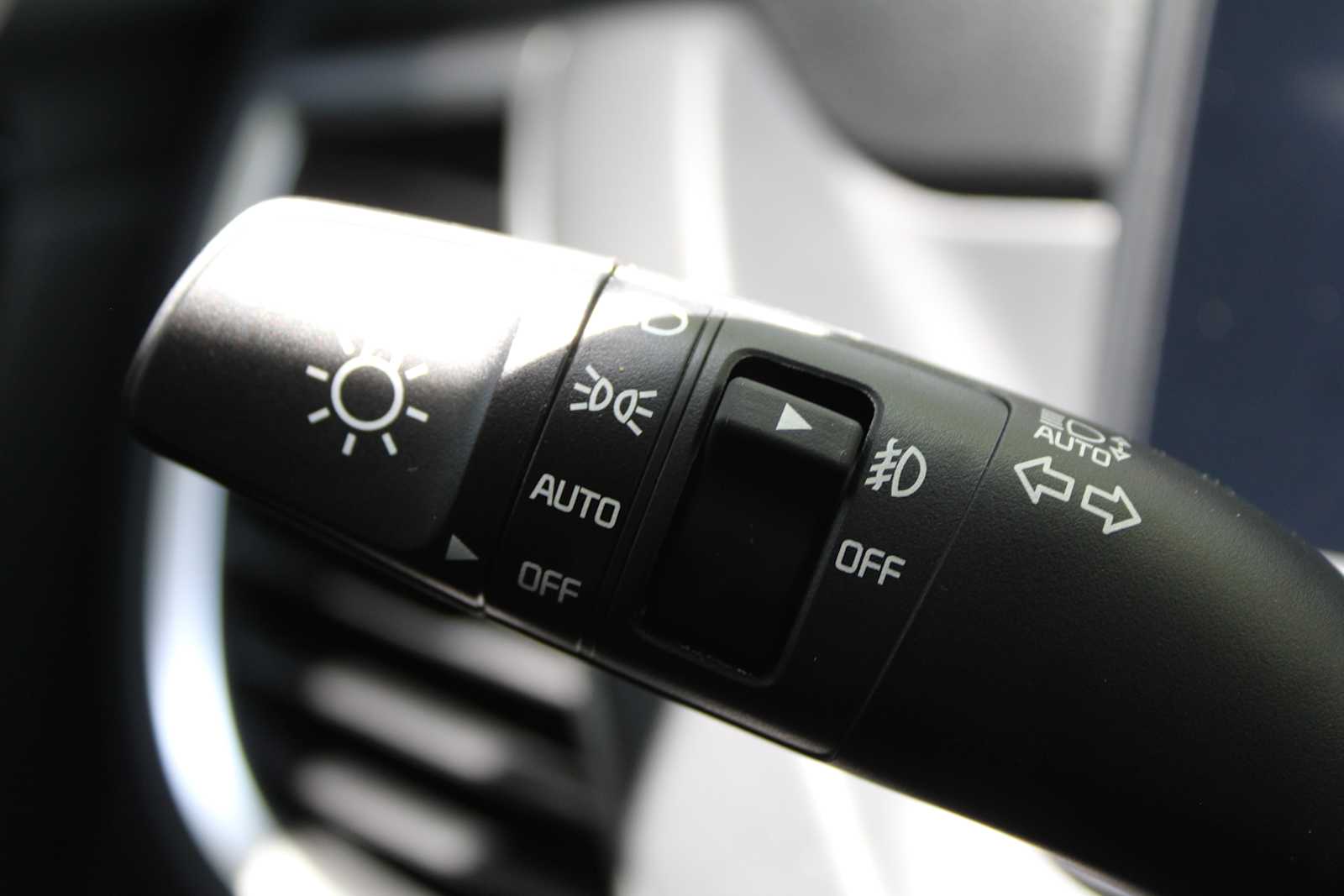 2025 Kia Seltos EX photo 22