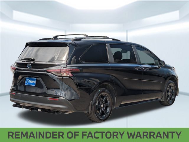 2025 Toyota Sienna Woodland Edition photo 5