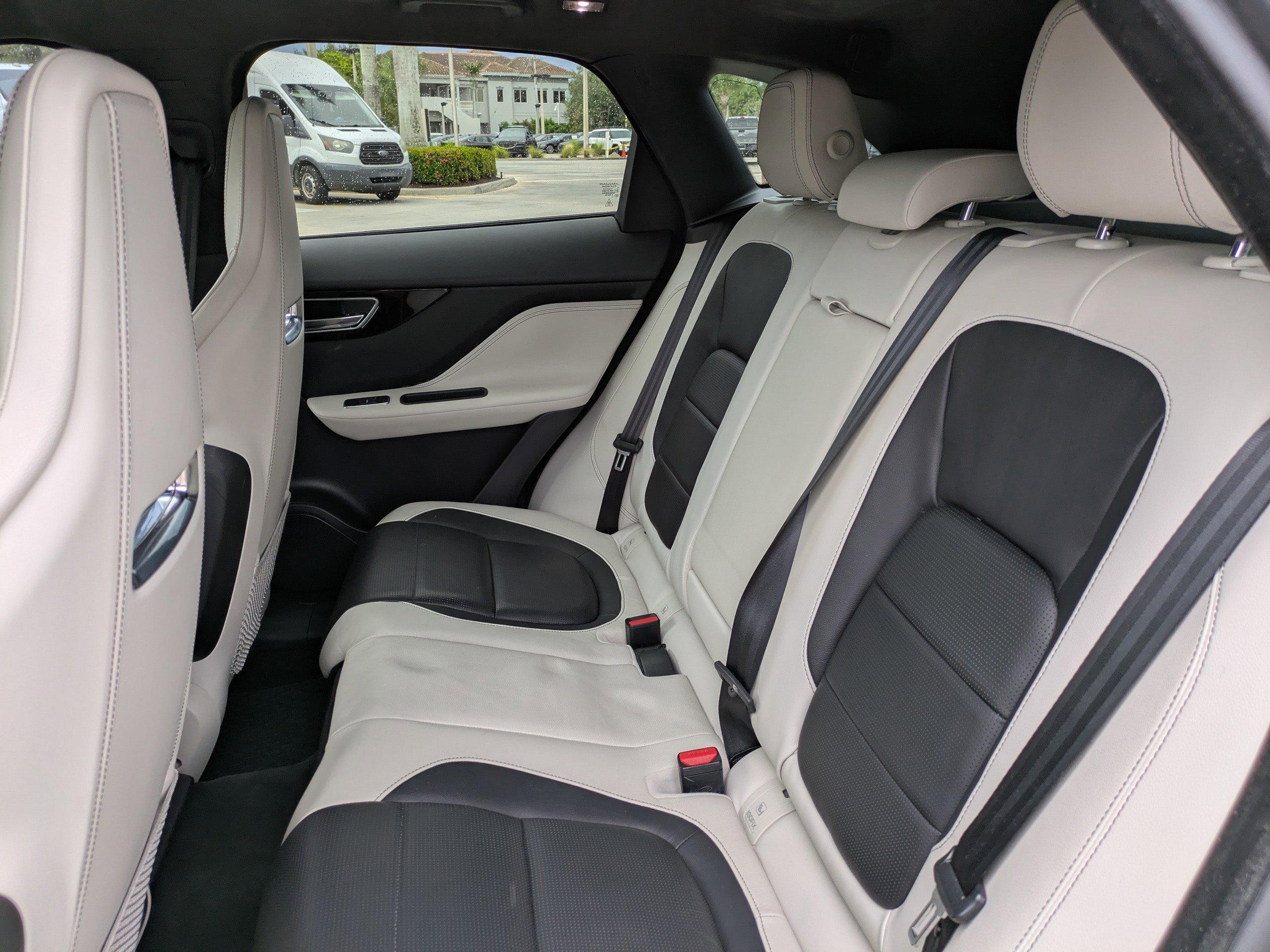 2019 Jaguar F-PACE S photo 17