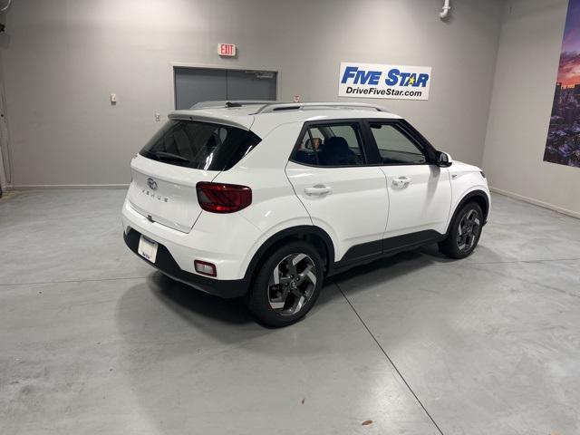 2026 Hyundai Venue SEL photo 3