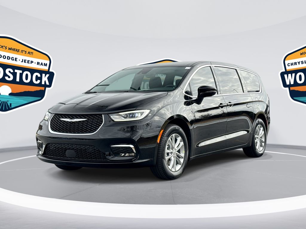 2026 Chrysler Pacifica Select's photo