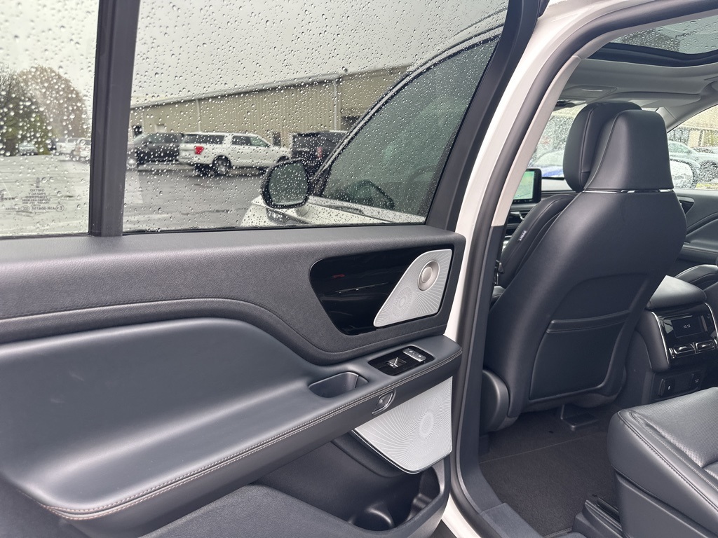 2025 Lincoln Aviator Reserve photo 28