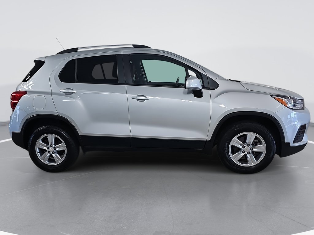 Used 2022 Chevrolet Trax LT with VIN KL7CJPSM5NB560687 for sale in Hudsonville, MI
