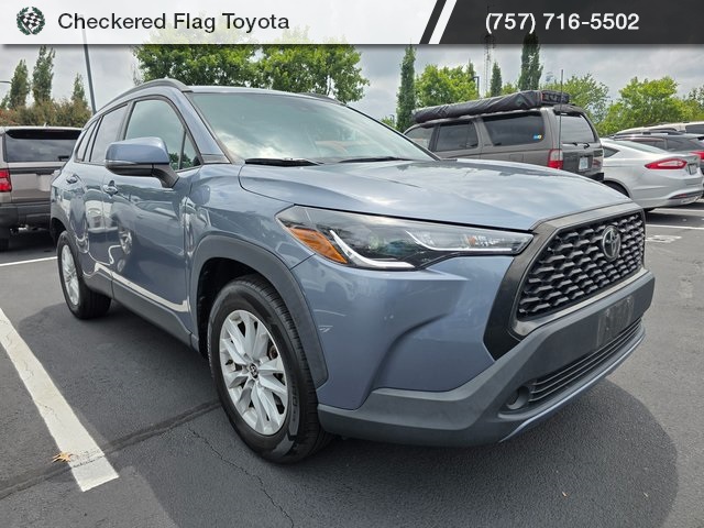 2022 Toyota Corolla Cross LE photo 3