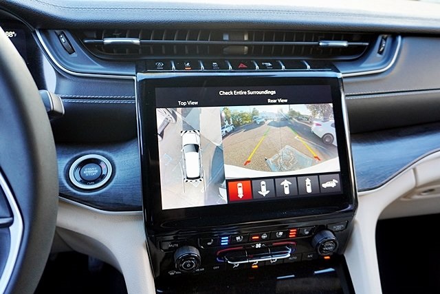 Used 2023 White Jeep Limited image 29