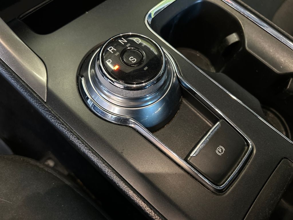 2020 Ford Fusion SE photo 16