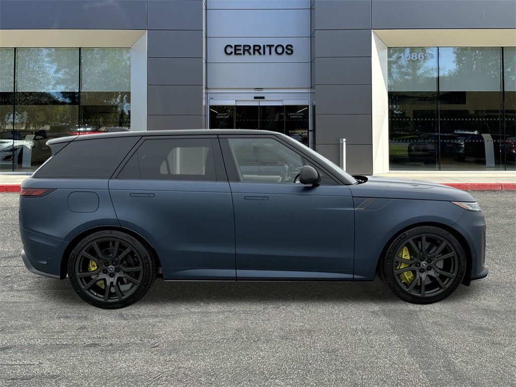 2025 Land Rover Range Rover Sport photo 3