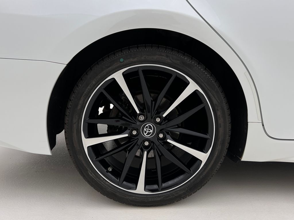 2018 Toyota Camry XSE photo 32